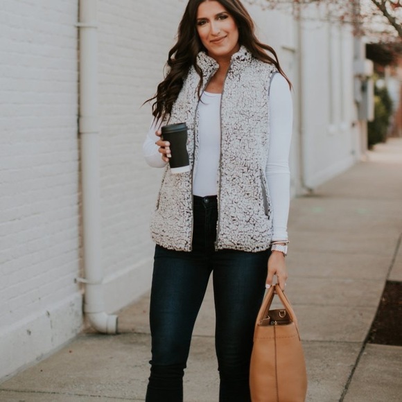 Faux fur women plush vest zip down warm jacket sleeveless
Fits true to size - Picture 2 of 8